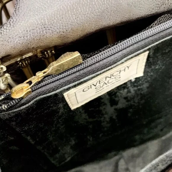 Vintage Givenchy Sacs Black Leather Shoulder bag - Picture 13 of 14